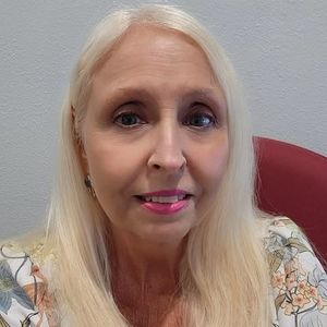 Meet your Posher, Debbie